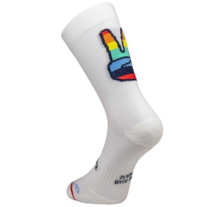 sporcks_running_socks_hands_up_1